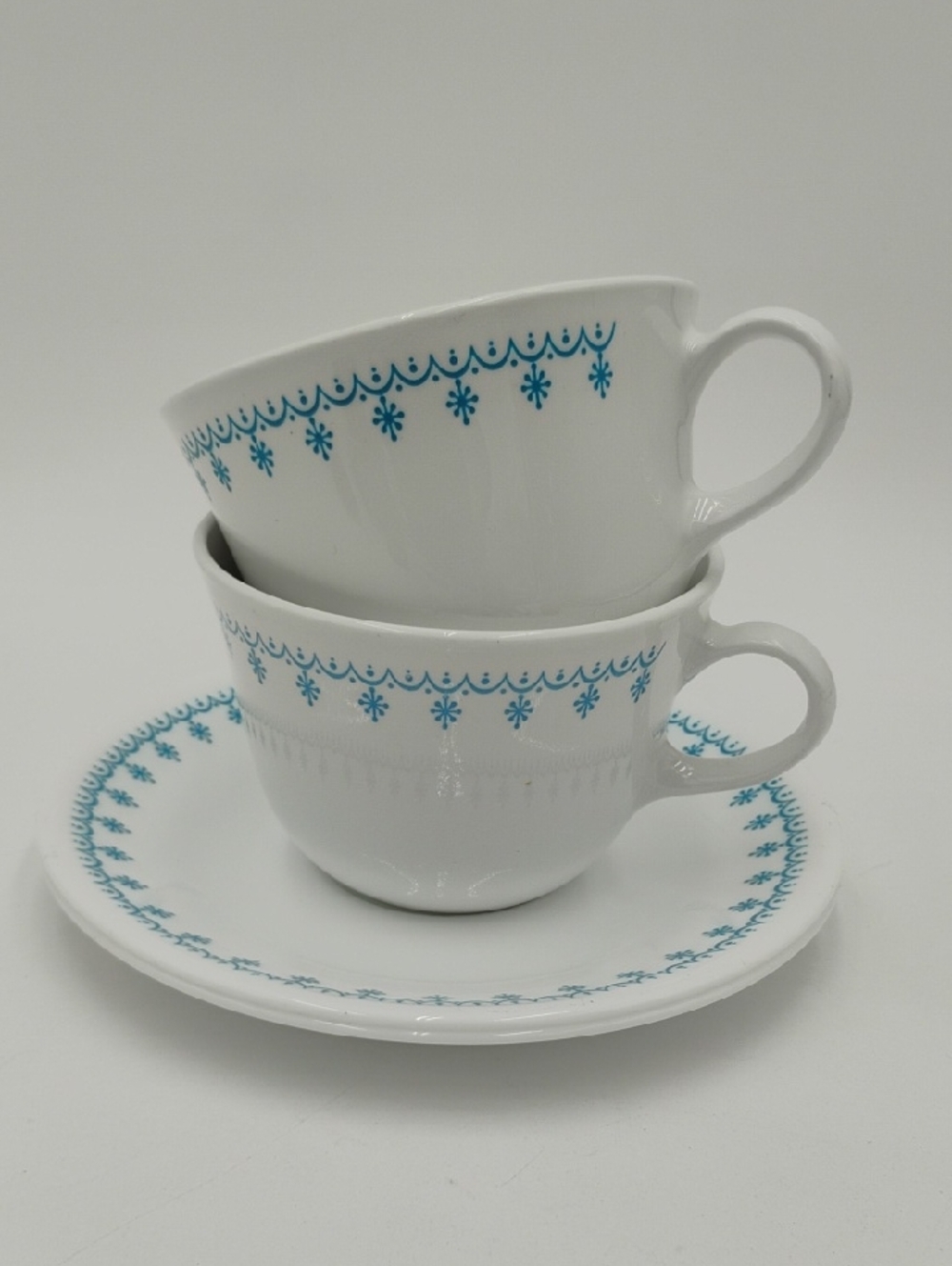 Vintage Corelle Livingware Blue Snowflake Garland Teacup And Saucer 2 Sets